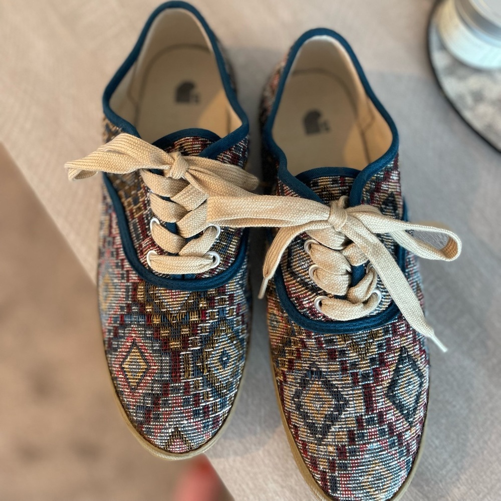 Urban Outfitters Boho, Tribal Style Shoes with Beige Sole -  Size 8